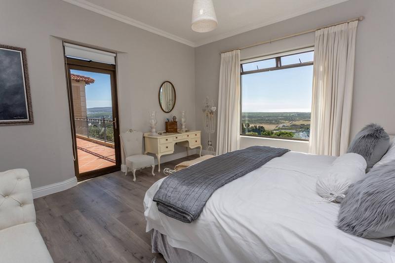 To Let 4 Bedroom Property for Rent in Crofters Valley Western Cape
